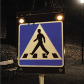 FIVÖ SÄKERT ÖVERGÅNGSSTÄLLE MED SENSOR OCH LJUS PRONI